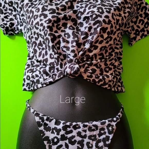 Bathing suits - Picture 6 of 9